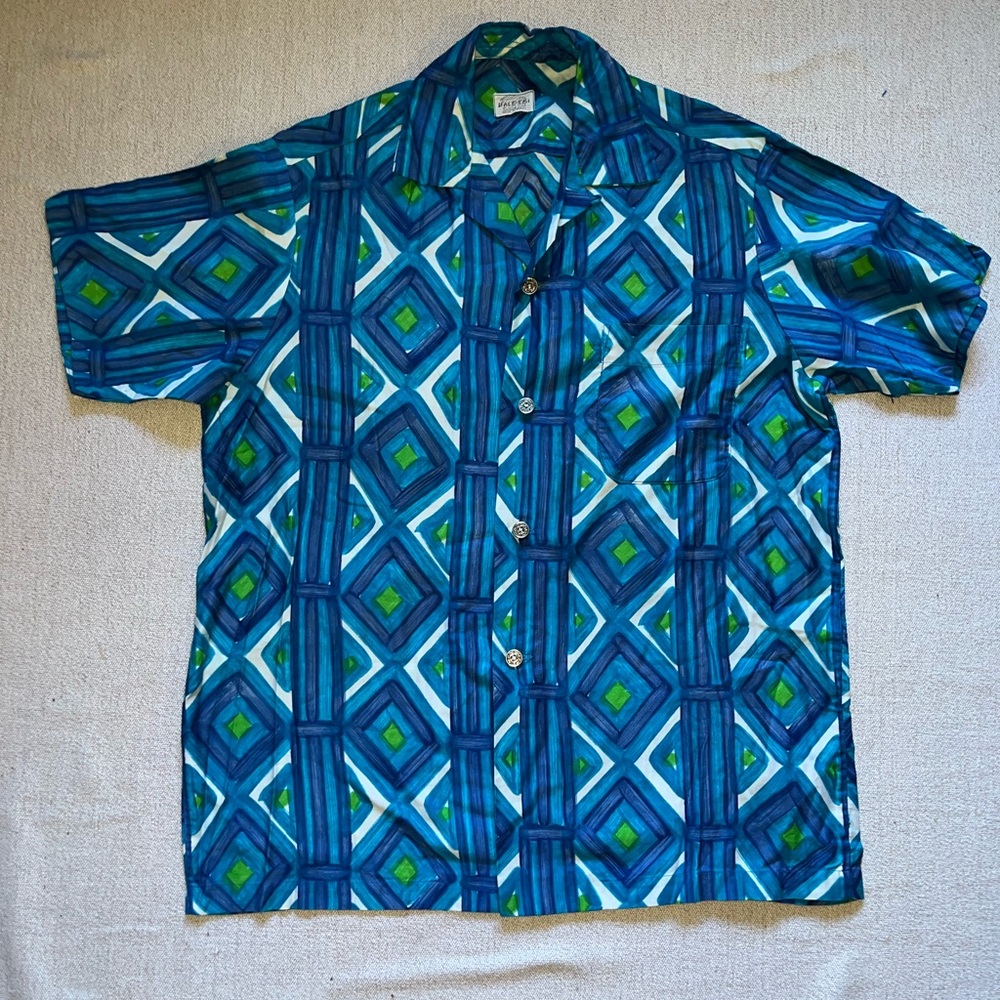 ALOHA FRIDAY Mens Authentic Traditional Hawaiian Button Down Shirt | Lrg